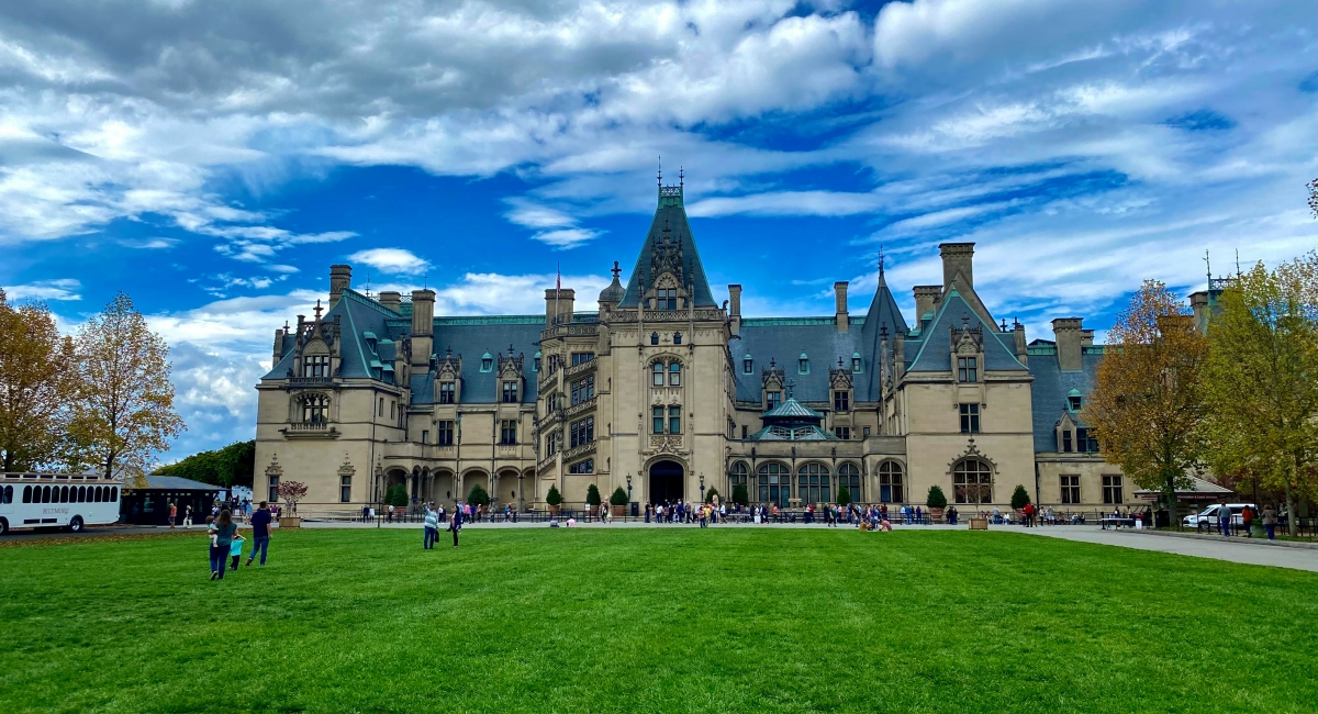 Where to Stay for Biltmore Candlelight Christmas